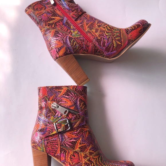 Satori Angel Boots - Picture 2 of 8